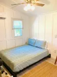 Eco-Friendly Charming Tampa Cottage - Full Kitchen, Parking, Wifi