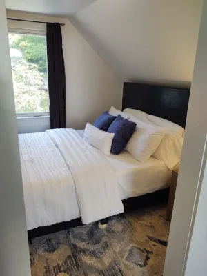 Cozy 1-bedroom apartment in delightful Brattleboro