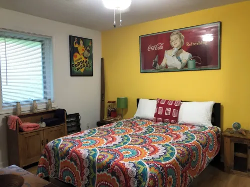 Charming 1-bedroom private suite. Easy walk to beach and boardwalk.