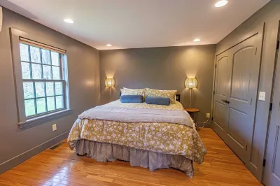 Waterfront Battenkill Cottage Retreat Sugar Shack 주변 호텔