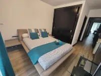 Villa with private pool & rooftop, games room Hotel di Torreira