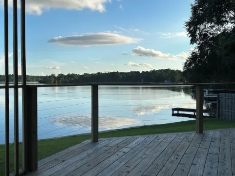 Quiet lakefront condo with the best views on Prestwood lake. Hotels in Darlington County