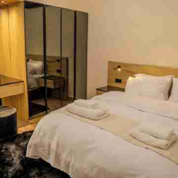 Luxe Penthouse • Epic Views • AUC with WiFi, AC Rooms