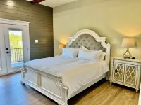 Brand New Hill Country Retreat: Stunning Views & Lake Access--Family Perfect