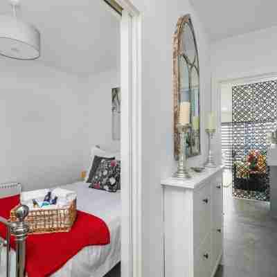 Enjoy a stylish experience at this centrally-located city flat. Rooms