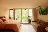 Aloha Surf Condo - Private Deck - Pool - E-Bikes