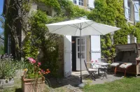 90m2 first floor appt in historic estate Hotels in Sérignac