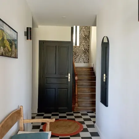 Renovated 1920s house, 15 minutes' walk from town center, quiet location.