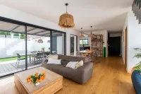 Superb new villa with air conditioning and saltwater pool