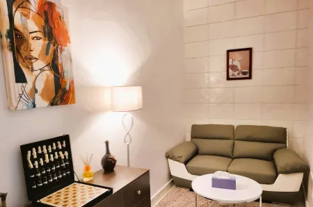 Chic, moderately furnished apartment close to shops.