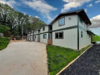 Brand New! Lakeview Tiny Home in Downtown Hiawassee