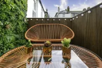 Stunning modern space in Hove & free parking.