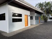 Private Studio, 90 seconds to the beach, with AC, WiFi, & Pool