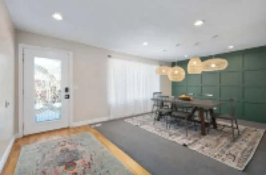 LARGE Family Home Ideal for Groups- Boho