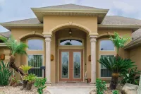 Spacious 5-bedroom house on Golf Course near South Padre Island