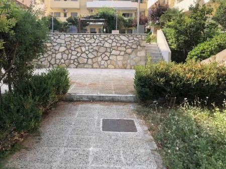 Seafront apartment with swimming pool. Breathtaking views!