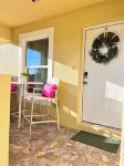 Tropical Vacation Home! 3 Rooms, 2 Bedrooms, sleeps 6 ppl.