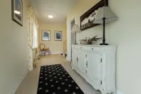 Luxurious Beach Block 4-Bdrm House for the whole family - prices reduced!!