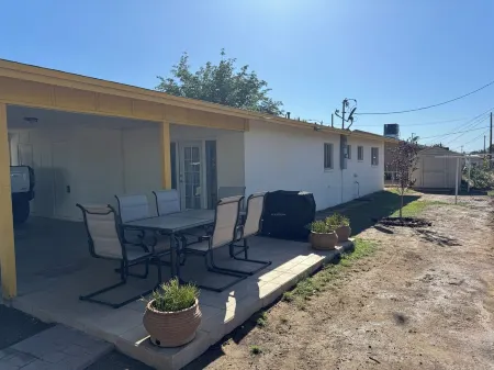 Charming 3-bedroom house with WiFi, AC in peaceful Safford Отели в г. Саффорд