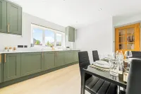 Bright & Modern 3-Bed House Next To Glasgow Airport