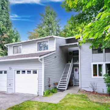 Spacious 3BR Retreat by Microsoft with Backyard Отели в г. Редмонд