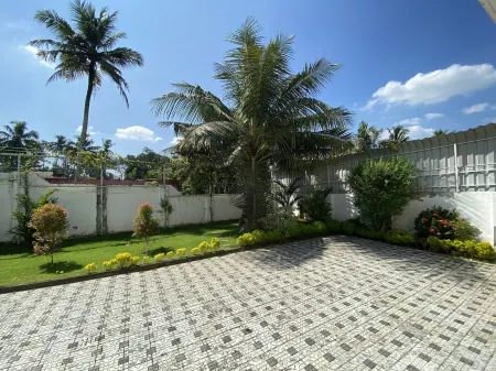 Modern villa close to Ashtamudi lake. 3 bedrooms Отели рядом с достопримечательностью «SAMBRANIKODI ISLAND TOURISM (സാംബ്രാണിക്കോടി ഐലൻഡ് ടൂറിസം)»