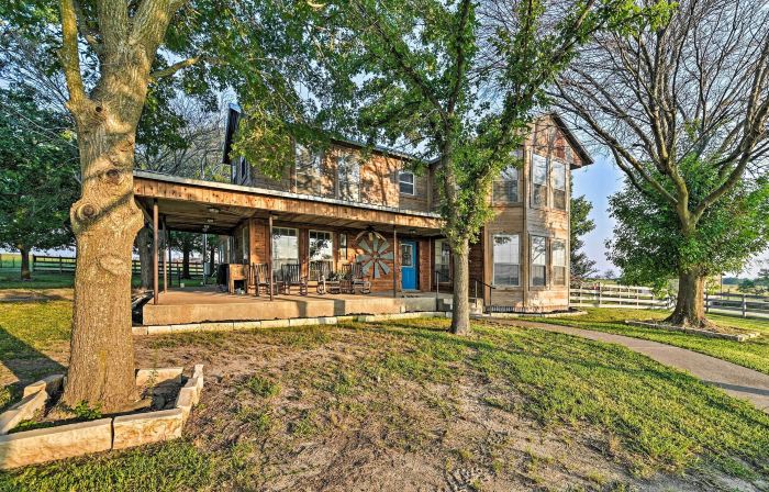 Charming Hamilton Farmhouse w/ Country Views!