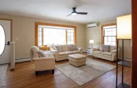 Charming 4-bedroom home with AC and WiFi close to downtown historic Honesdale