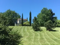 Old house in lush greenery on the road to St Cirq Lapopie Hotels in Arcambal