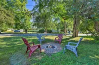 'Blue Haven' Watertown Retreat by Crow River! - parking