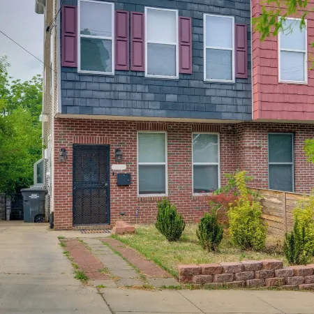 5 Mi to US Capitol Washington DC Townhome Отели рядом с достопримечательностью «Беннинг-роуд»