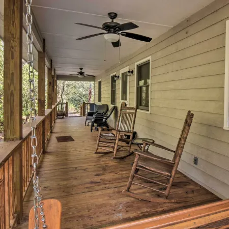 Secluded 'Lavinder Laurel Leaf Cottage' Near Creek