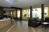 Queen Hotel - parking