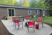 Woodland Retreat Near Trails, Golf and Wineries! - Pet friendly
