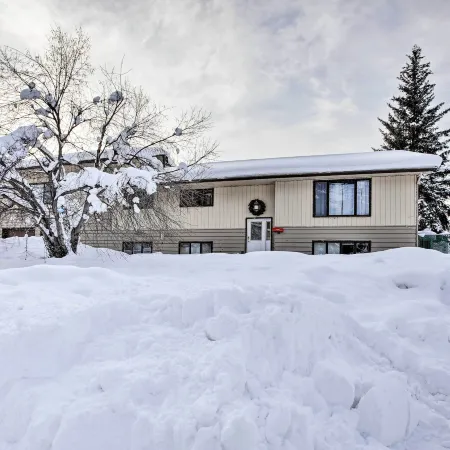 Lakefront Fairbanks Unit, 1 Mile to Pioneer Park!