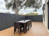 Aalto Retreat 3: Chic & Modern, Close 2 Everything Hotels in Rosebud