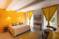 Hotel Burrhus Hotel a Merindol-les-Oliviers