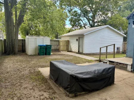 Colleens  2-bedroom house in Rock Falls with AC, WiFi.