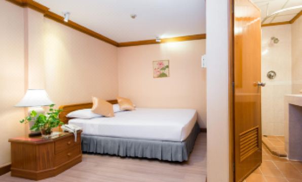 Wall Street Inn, Bangkok