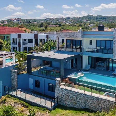 Luxury Oceanfront Villa Fully Staffed