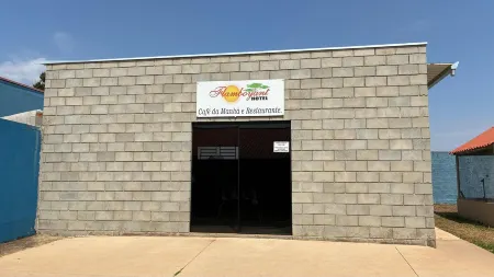 Flamboyant Hotel Отели рядом с достопримечательностью «Adra Araujo»