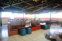 Urban Travellers Hotel - breakfast