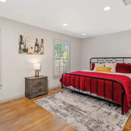 Cute Cottage Close to Downtown! w/Firepit
