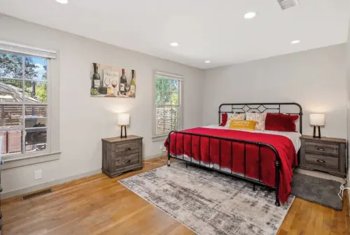 Cute Cottage Close to Downtown! w/Firepit