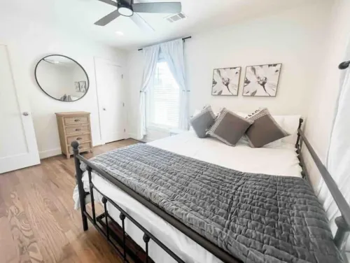 Beautiful 2BR Condo in Homewood next to SOHO