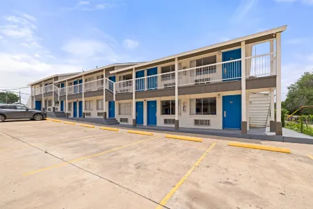 Days Inn by Wyndham Kenedy/Karnes City