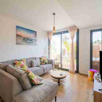 Villajoyosa Home with Shared Pool Rooms