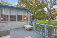 Walk to Main!  Hot Tub, Fire Pit, Texas Charm