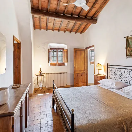 Elegant 2-Bedroom Holiday Home in Tuscan.