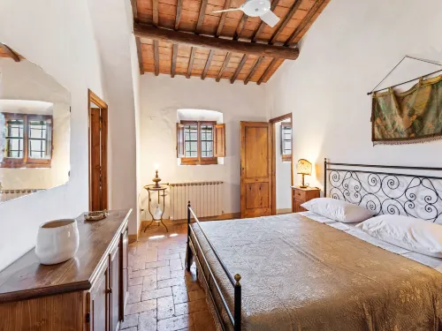 Elegant 2-Bedroom Holiday Home in Tuscan.